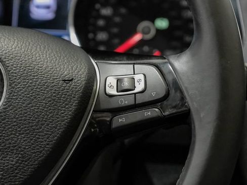 Used 2018 Volkswagen Tiguan SE w/ Panoramic Sunroof Package FWD image 19