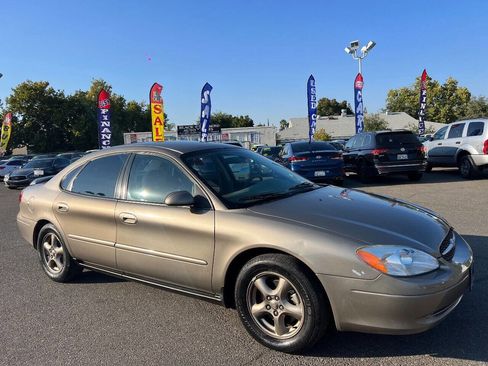 Used 2003 Ford Taurus SE image 3