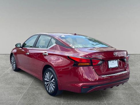 Used 2023 Nissan Altima 2.5 SV image 3