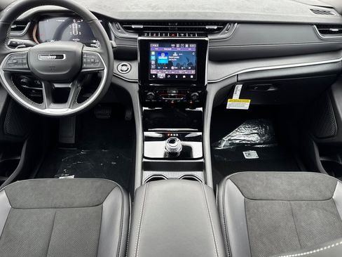 New 2025 Jeep Grand Cherokee Altitude AWD/4WD image 12