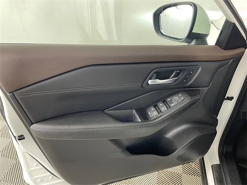 Used 2023 Nissan Rogue SL w/ SL Premium Package image 15