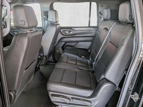 Used 2022 Chevrolet Suburban LT RWD image 19