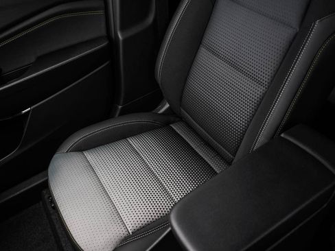 New 2026 Chevrolet Trax LT w/ Driver Confidence Package FWD image 24
