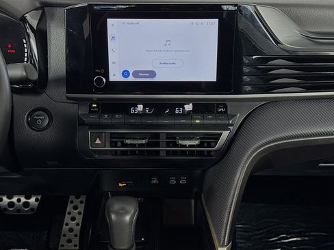 Used 2025 Toyota Camry SE image 36