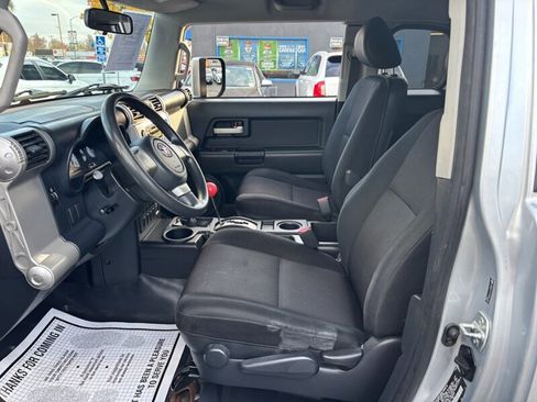 Used 2007 Toyota FJ Cruiser Base image 6