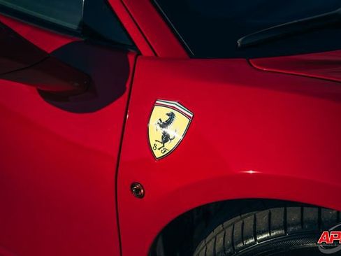 Used 2018 Ferrari 488 GTB image 32