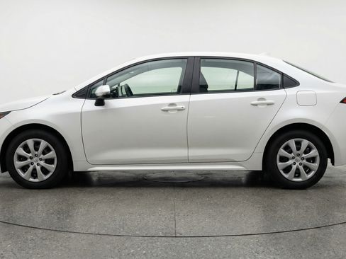 Used 2025 Toyota Corolla LE FWD image 5