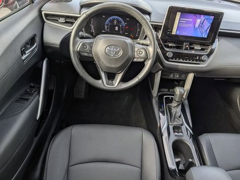 Used 2024 Toyota Corolla Cross XLE w/ Convenience Package FWD image 12