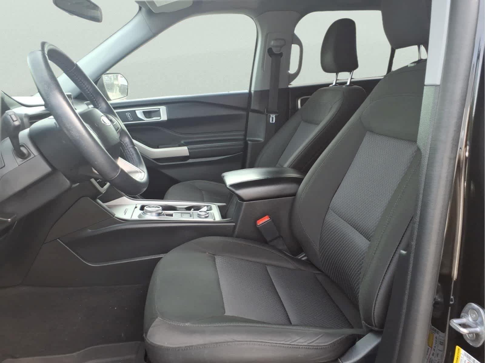 Used 2023 Ford Explorer XLT AWD/4WD image 16