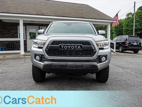 Used 2020 Toyota Tacoma SR5 RWD image 11