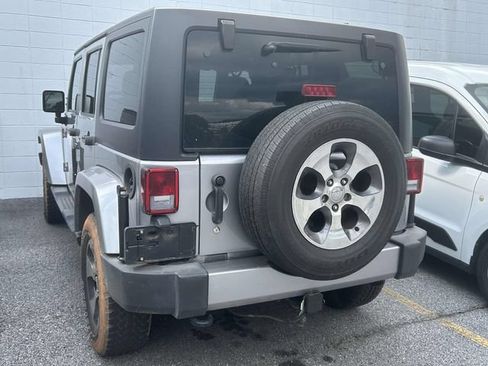 Used 2017 Jeep Wrangler Unlimited Sahara w/ Connectivity Group AWD/4WD image 8