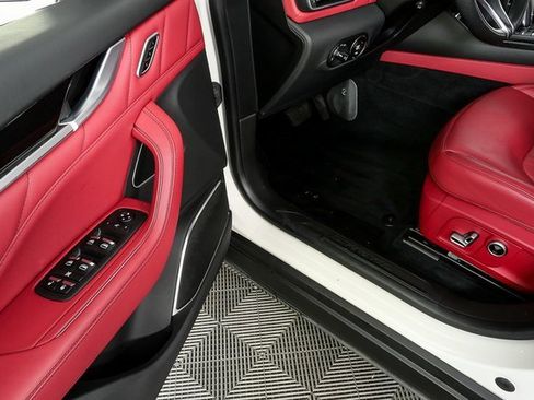 Certified 2022 Maserati Levante Modena image 8