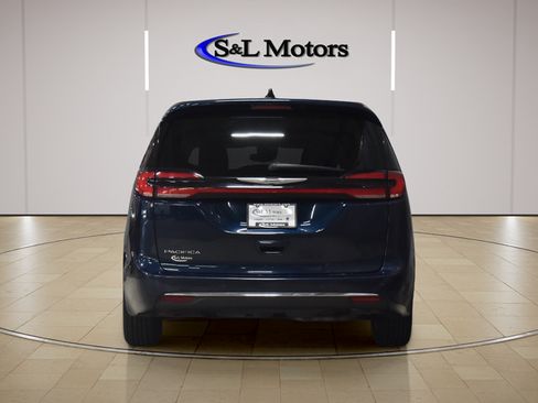 Certified 2024 Chrysler Pacifica Touring-L FWD image 7
