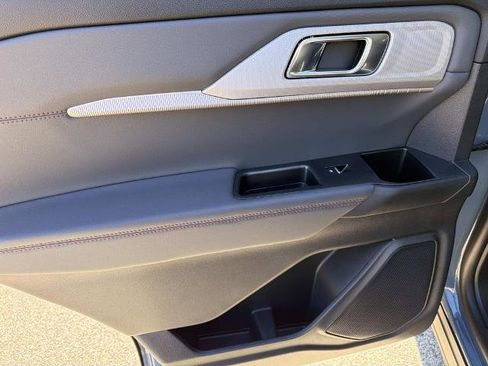 Certified 2025 Ford Explorer Active RWD image 12