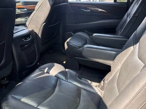Used 2015 Cadillac Escalade ESV Luxury AWD/4WD image 13