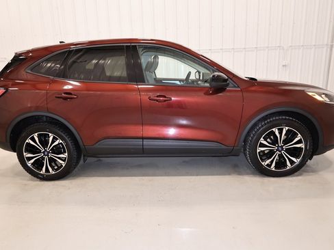 Certified 2021 Ford Escape SE w/ SE Sport Appearance Package image 2