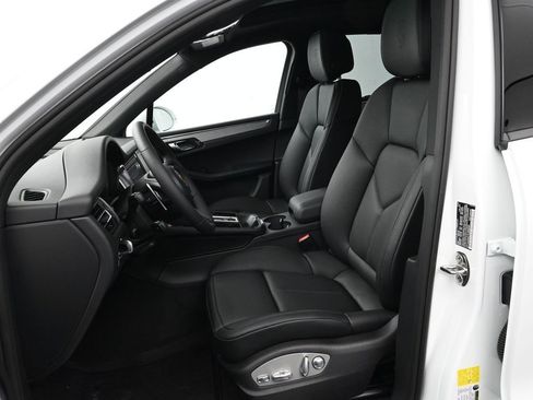 Used 2026 Porsche Macan image 5