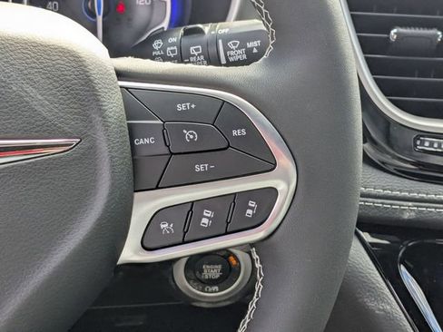 New 2026 Chrysler Pacifica Select image 16