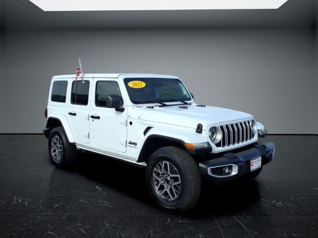 Used 2025 Jeep Wrangler Unlimited Sahara AWD/4WD image 5