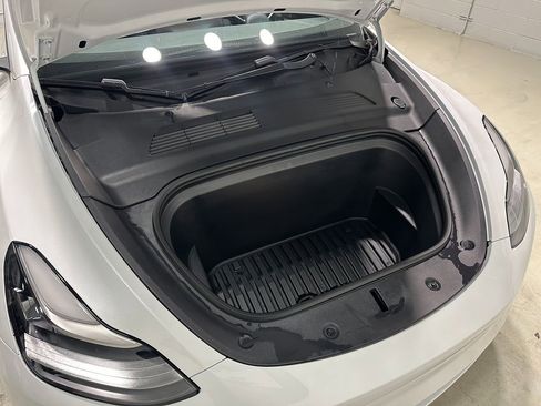 Used 2021 Tesla Model Y Long Range image 3