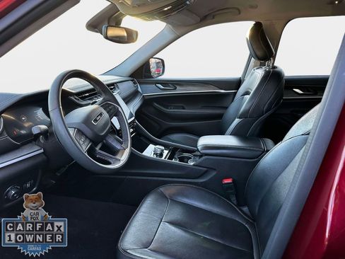 Used 2023 Jeep Grand Cherokee L Limited w/ Black Appearance Package image 15