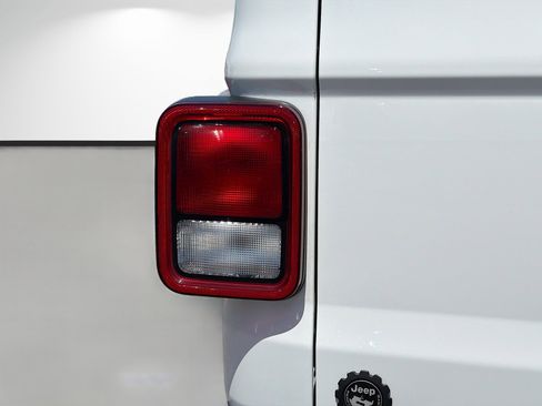 Used 2020 Jeep Gladiator Sport w/ Quick Order Package 24S AWD/4WD image 10