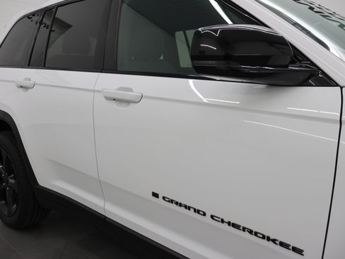 Used 2023 Jeep Grand Cherokee Altitude AWD/4WD image 24
