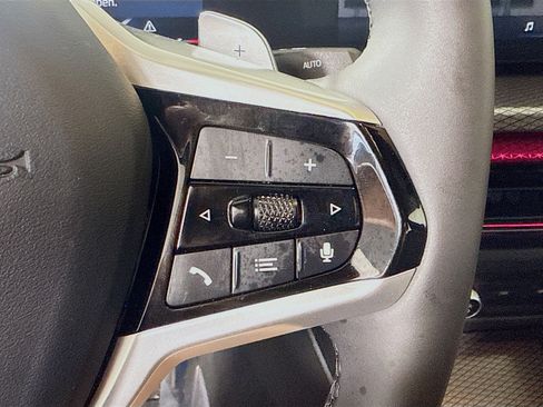 Used 2025 BMW 330i Sedan w/ M Sport Package image 15