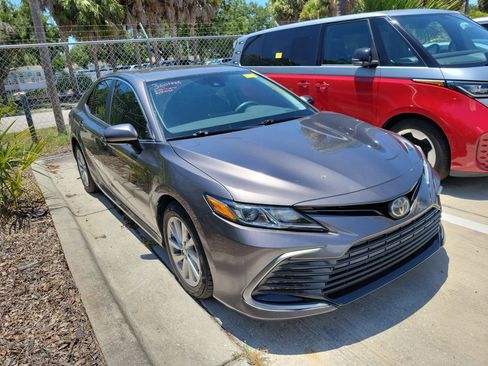 Used 2021 Toyota Camry LE FWD image 3