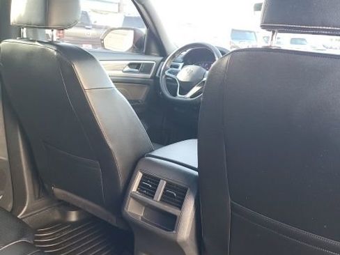 Used 2022 Volkswagen Atlas Cross Sport SE image 18