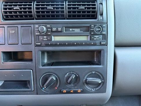 Used 2003 Volkswagen Eurovan MV FWD image 16