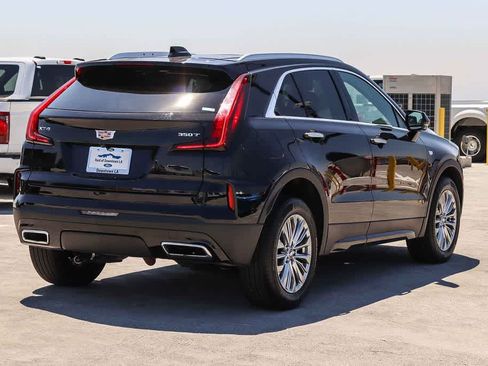 Used 2025 Cadillac XT4 Premium Luxury w/ Cold Weather Package FWD image 4