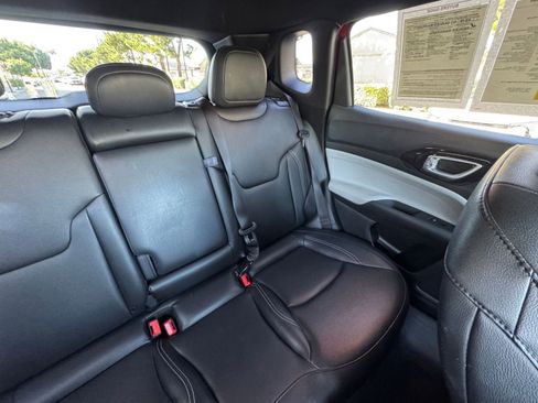 Used 2025 Jeep Compass Limited image 38