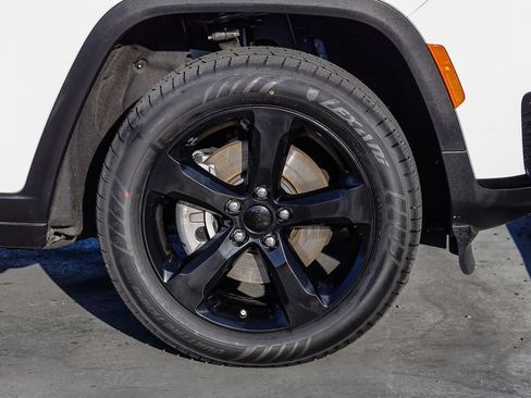Used 2023 Jeep Grand Cherokee L Laredo AWD/4WD image 11