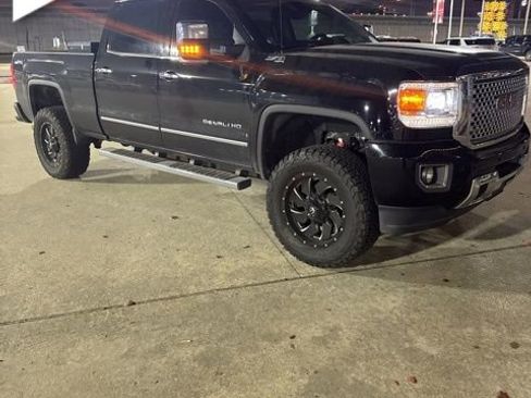 Used 2016 GMC Sierra 2500 Denali w/ Driver Alert Package image 5
