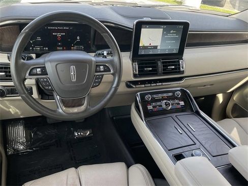 Used 2021 Lincoln Navigator Reserve image 6