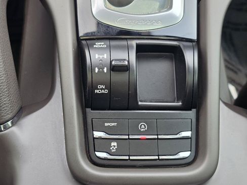 Used 2017 Porsche Cayenne Platinum Edition AWD/4WD image 36