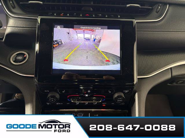 Used 2023 Jeep Grand Cherokee L Laredo AWD/4WD image 16