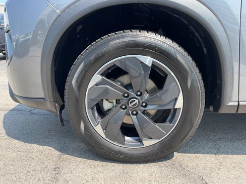 Used 2024 Nissan Rogue SV FWD image 31