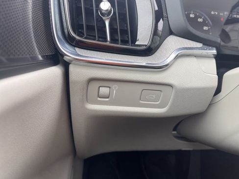 Used 2022 Volvo S60 B5 Inscription image 29