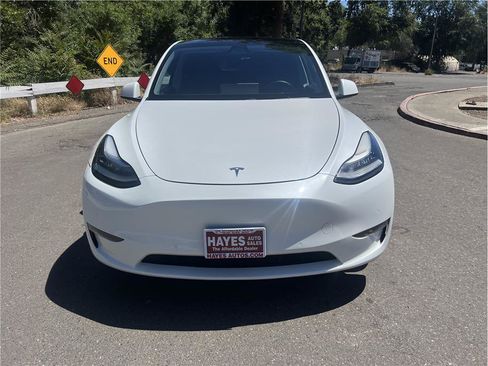 Used 2020 Tesla Model Y Long Range AWD/4WD image 2