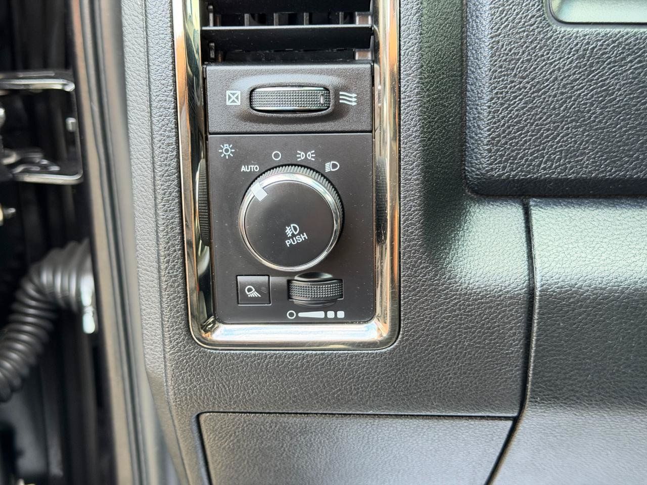 Used 2016 RAM 1500 Sport w/ Black Ram 1500 Sport Group AWD/4WD image 18