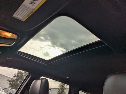 Used 2022 Jeep Grand Cherokee Laredo X image 19