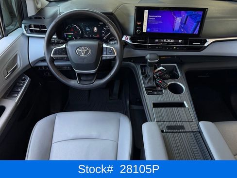 Used 2025 Toyota Sienna XLE w/ XLE Plus Package AWD/4WD image 13