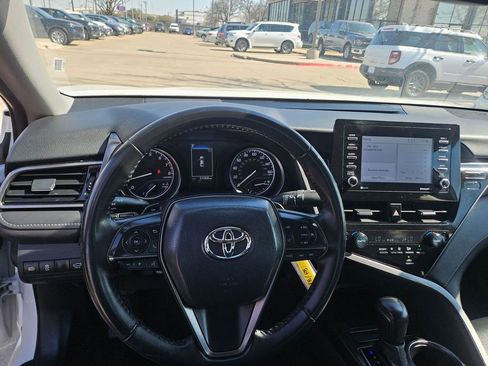 Used 2024 Toyota Camry SE image 17