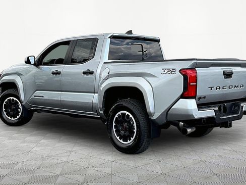 Used 2024 Toyota Tacoma TRD Off-Road w/ TRD Off Road Upgrade Package AWD/4WD image 4