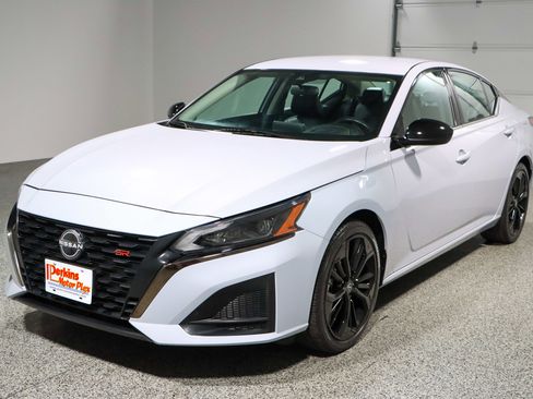 Used 2024 Nissan Altima 2.5 SR image 29