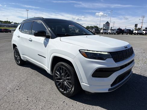 Used 2022 Jeep Compass High Altitude AWD/4WD image 3
