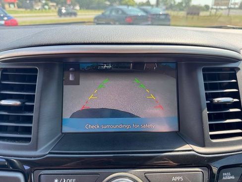 Used 2017 Nissan Pathfinder SV AWD/4WD image 38