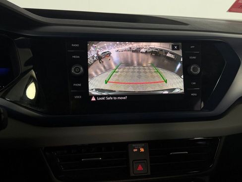 Used 2023 Volkswagen Taos SE w/ Panoramic Sunroof Package image 18